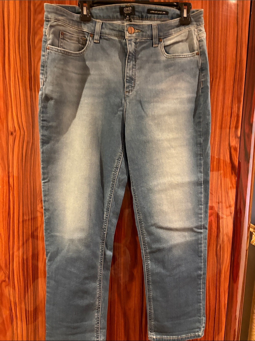 Jones New York Women's Light Wash High Rise Jeans
